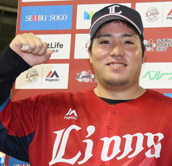https://www.sponichi.co.jp/baseball/news/2017/08/11/kiji/20170811s00001173223000c.html山川穂高は群馬出身の小池栄子似の奥さんと結婚!2017年8月11日