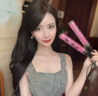 https://www.instagram.com/p/ChlSOnWv2mM/?img_index=1金指一世の熱愛彼女瞳(ひとみ)は超美人キャバクラ嬢!